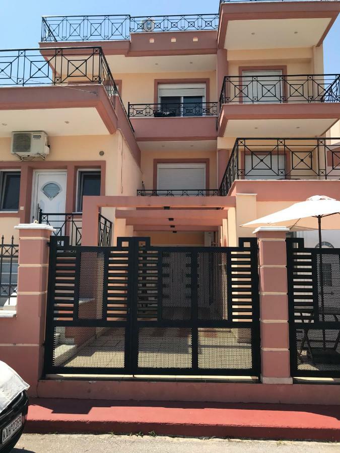 Maria Lux Apartments Volos Eksteriør bilde